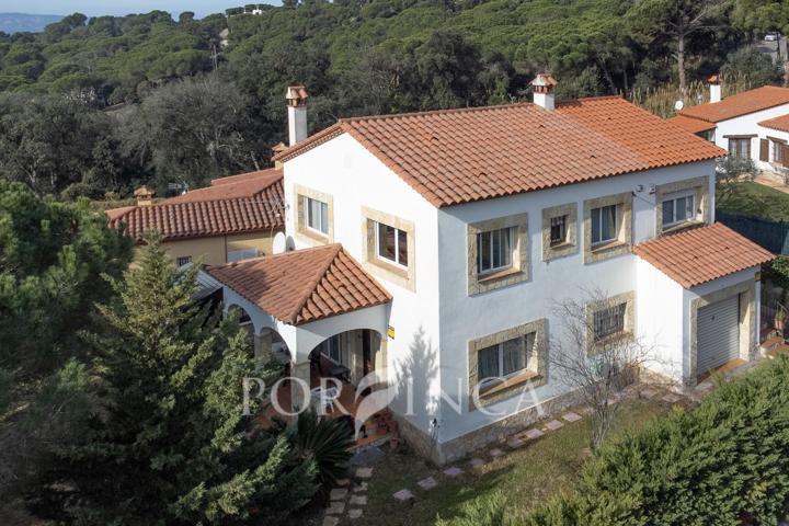 Villa de dos plantas en la urbanización Les Teules cerca de Castell d'Aro y Santa Cristina d'Aro photo 0