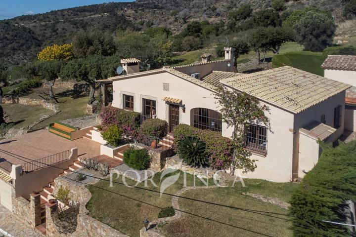 Villa de estilo mediterráneo con vistas panorámicas al mar cerca del centro de Castell d'Aro. photo 0