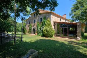 Magnífica casa de campo en una ubicación idílica con excelentes conexiones con Gerona photo 0