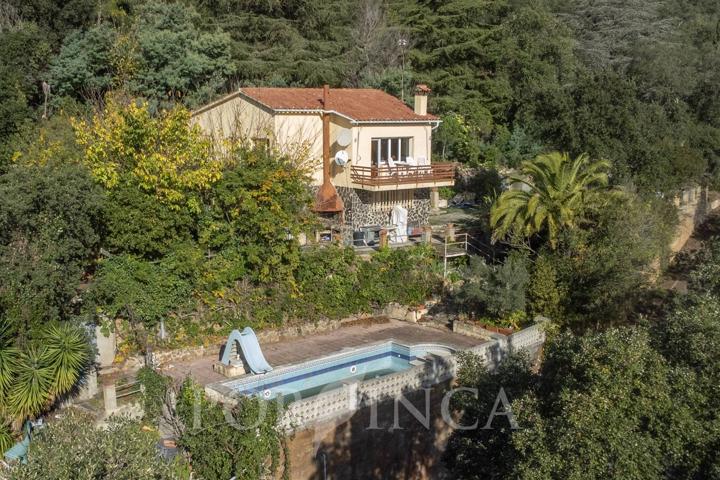 Bonita villa para reformar con piscina y gran jardín en una zona tranquila de Santa Cristina d'Aro photo 0