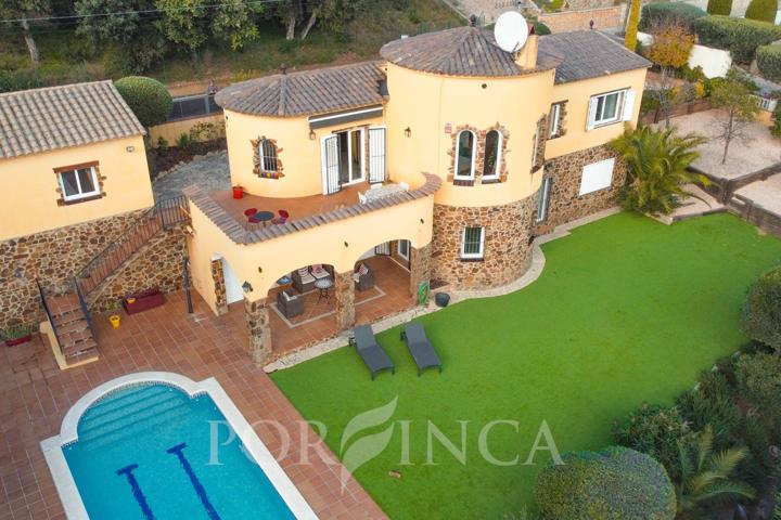 Encantadora villa en Calonge con un jardín hecho a detalle, gran piscina y dos garajes photo 0