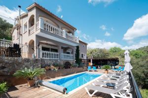 Acogedora villa con 6 habitaciones y piscina en el corazón de la Costa Brava photo 0