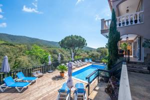 Acogedora villa con 6 habitaciones y piscina en el corazón de la Costa Brava photo 0