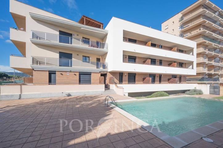 Bonito piso cerca del mar en Sant Antoni de Calonge con piscina y plaza de parking grande photo 0