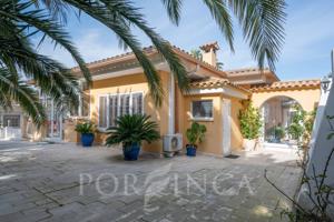 Amplia villa en gran parcela llana cerca de la playa y del centro de Sant Feliu de Guixols photo 0