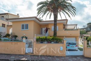 Amplia villa en gran parcela llana cerca de la playa y del centro de Sant Feliu de Guixols photo 0