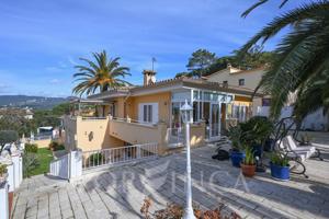 Amplia villa en gran parcela llana cerca de la playa y del centro de Sant Feliu de Guixols photo 0
