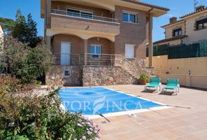 Preciosa villa con vistas al mar a poca distancia del centro y playa de Palamos. photo 0