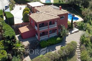Villa con carácter único, gran jardín con piscina y espectaculares vistas en Calonge photo 0