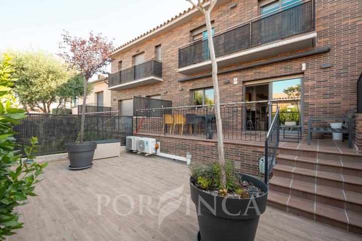 Casa adosada de diseño moderno con garaje y posibilidad de piscina en Santa Cristina d’Aro, Costa Brava photo 0