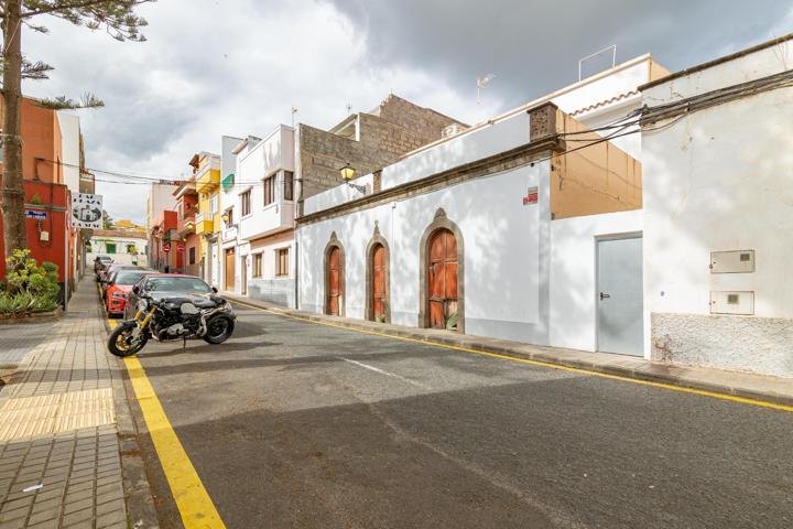 En venta, Casa Terrera de dos plantas, en la calle Trece de Septiembre, en San Lorenzo, photo 0