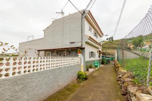 Casa en venta en Firgas - Tranquilidad, espacio y gran potencial photo 0