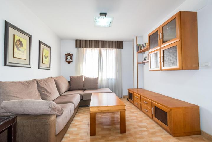 ENCANTADOR APARTAMENTO DE 2 DORMITORIOS CON GARAJE INCLUIDO EN EL CENTRO DE TORREVIEJA photo 0