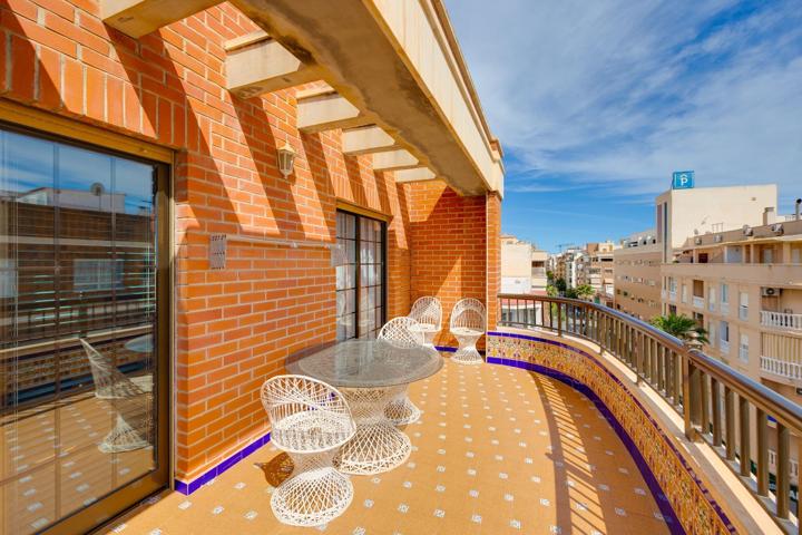 ¡ ALQUILER LARGA TEMPORADA! ATICO DUPLEX DE 250M2 EN EL CENTRO DE TORREVIEJA photo 0