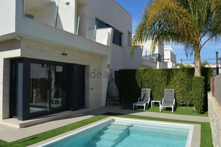 CHALET INDEPENDIENTE DE 3 DORMITORIOS CON PISCINA PROPIA EN PILAR DE LA HORADADA photo 0