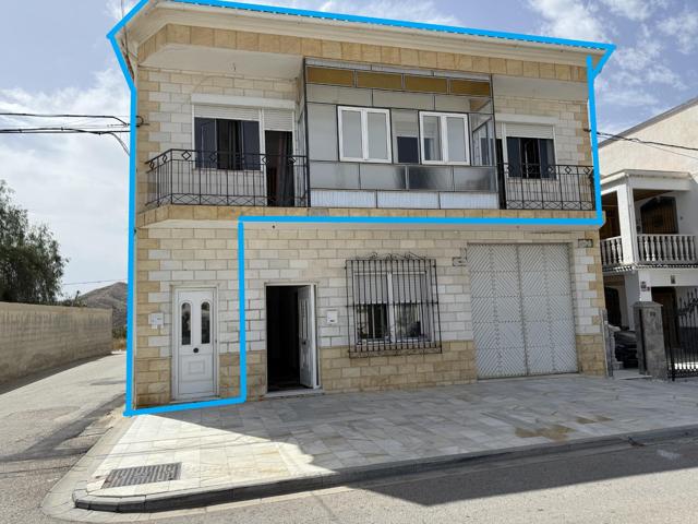 Casa con parcela urbana photo 0