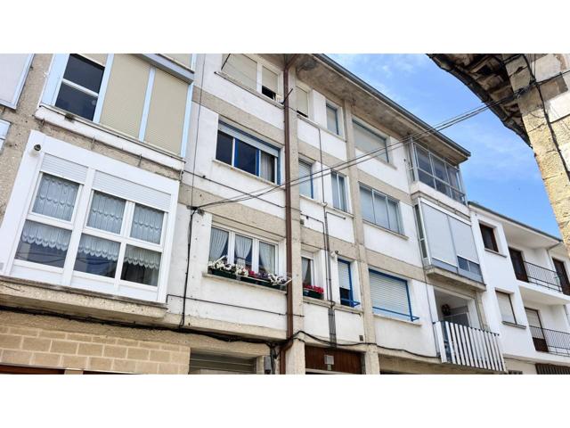 Venta de piso céntrico en Espinosa de los Monteros photo 0