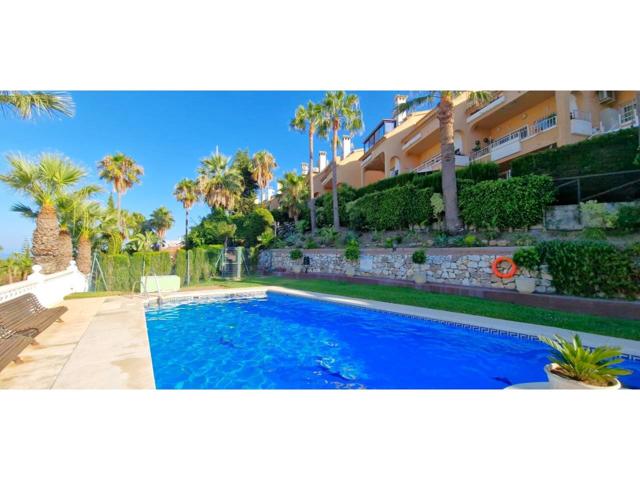 Casa adosada en urbanización de Torrequebrada con parking y piscina photo 0
