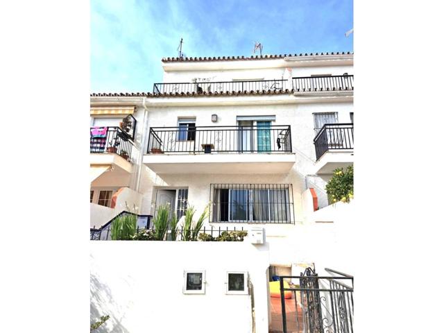 Gran casa en urbanización con jardín y piscina, en zona residencial de Montemar photo 0