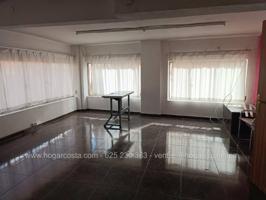 Local en venta en Villena photo 0