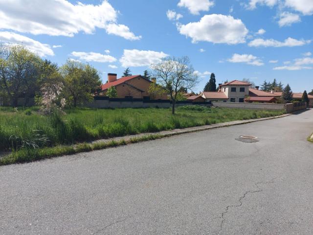Parcela urbana en Ortigosa del Monte – 1.100 m² (posibilidad de adquirir media parcela) photo 0
