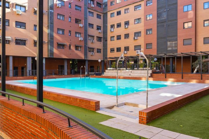 Piso con garaje y excelentes servicios junto a Cercanías Tres Cantos photo 0
