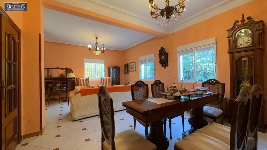 INMOBILIARIA ARBEETA VENDE CHALET DE 4 DORMITORIOS EN ZONA AVDA. CASTILLA, GUADALAJARA photo 0