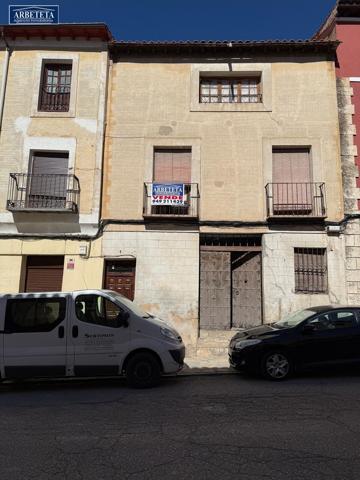 INMOBILIARIA VENDE CASA CON PATIO EN UNA DE LAS CALLES MAS CENTRICAS DE BRIHUEGA, GUADALAJARA photo 0