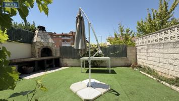 INMOBILIARIA ARBETETA VENDE CHALET DE 4 DORMITORIOS EN ZONA AVDA. DEL EJÉRCITO photo 0