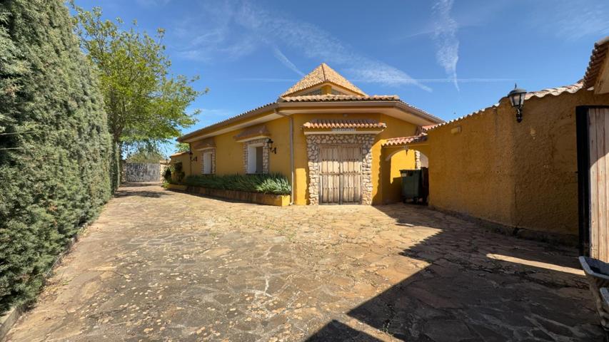 Finca para eventos con gran potencial en Hontoba, Guadalajara – 4.718 m² para crear un espacio único photo 0