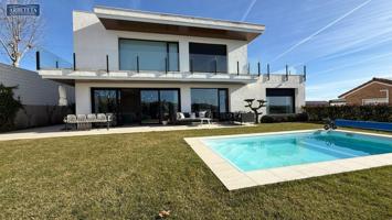 Agencia Inmobiliaria Arbeteta, VENDE, Exclusiva Villa de Lujo en Cabanillas del Campo. photo 0