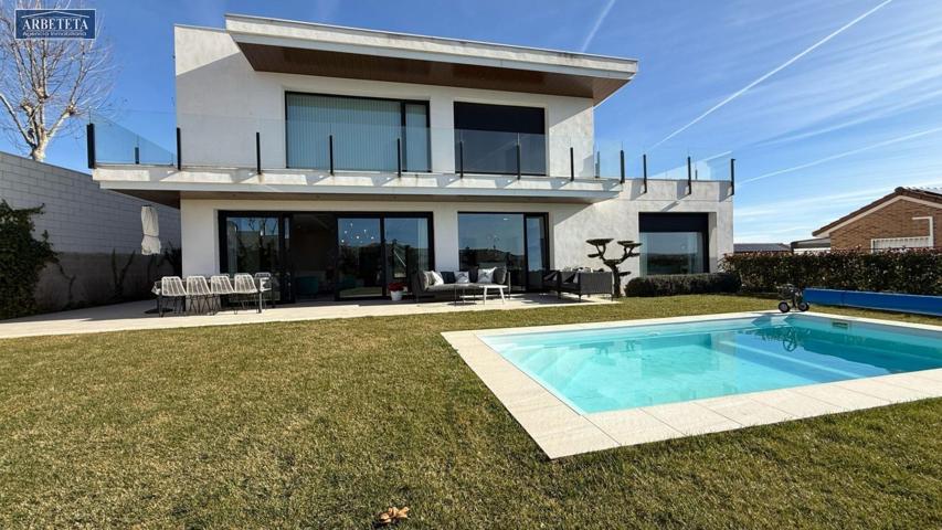 Agencia Inmobiliaria Arbeteta, VENDE, Exclusiva Villa de Lujo en Cabanillas del Campo. photo 0