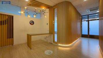 Agencia Inmobiliaria Arbeteta, ALQUILA local comercial en zona centro. photo 0