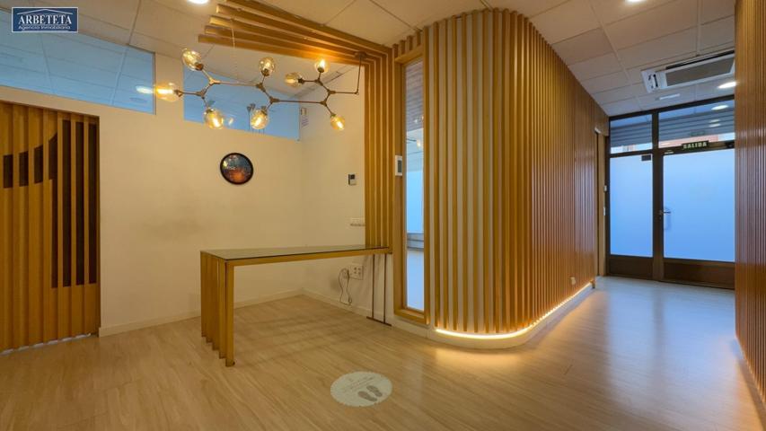 Agencia Inmobiliaria Arbeteta, ALQUILA local comercial en zona centro. photo 0
