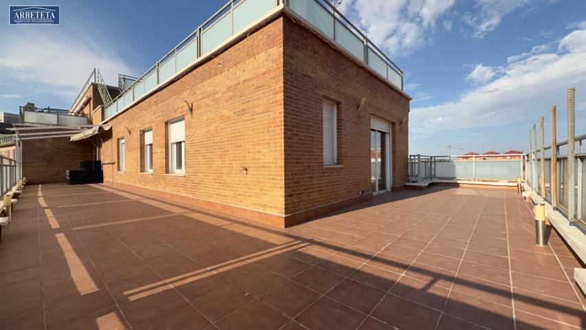INMOBILIARIA ARBETETA VENDE ÁTICO DE 4 DORMITORIOS EN CASCO HISTÓRICO photo 0