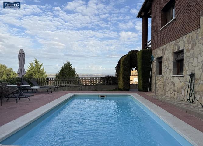 Agencia Inmobiliaria Arbeteta VENDE magnífico chalet independiente en la exclusiva Urbanización El Clavín (Guadalajara). photo 0