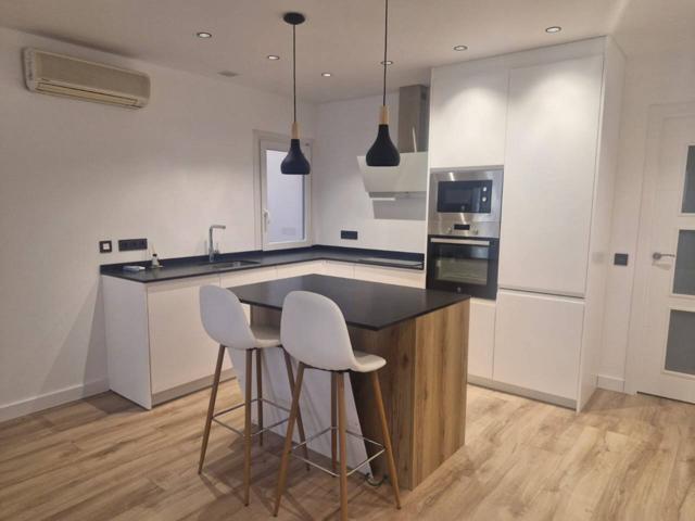 OCASIÓN ÚNCA JUNTO AL ESPOLÓN CON 4 DORMITORIOS, 2 BAÑOS Y TOTALMENTE REFORMADO photo 0