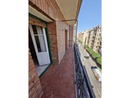 PISAZO EN PLENO CENTRO PARA REFORMAR CON GRAN BALCÓN photo 0