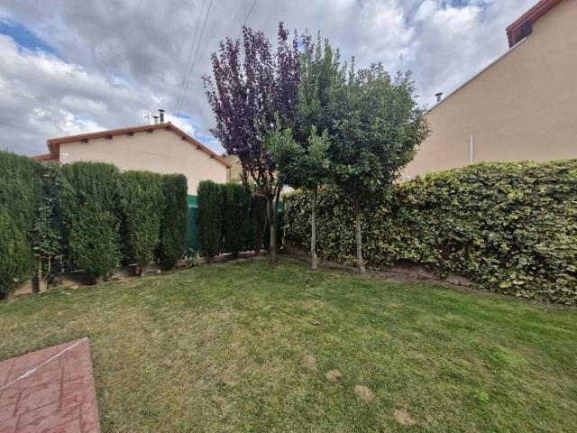 CHALET EN PARCELA INDIVIDUAL EN URBANIZACIÓN A 5 MINUTOS DE LOGROÑO photo 0