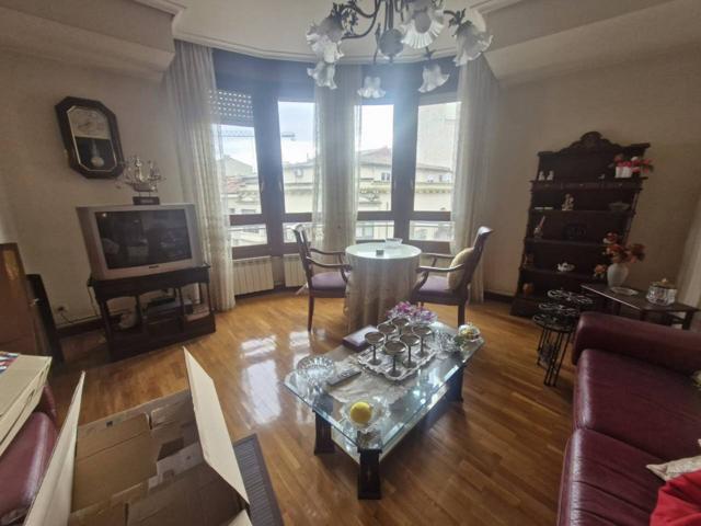 VIVIENDA CON ENCANTO EN LAS PEATONALES CON TRASTERO Y GARAJE OPCIONAL. photo 0