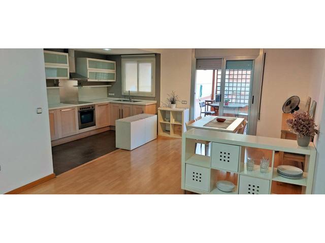 Excelente piso en venta en la Avda. Barcelona de Terrassa con patio de 80 m2 photo 0