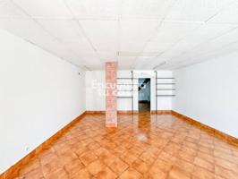 Local diáfano y escaparate con mucha afluencia photo 0