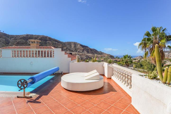 Fantástica villa de 5 dormitorios con piscina privada y vistas al mar en Tauro photo 0