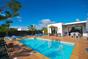 ¡Tu Oasis te Espera en Playa Blanca! photo 0