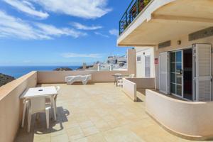 Apartamento de 2 dormitorios con vistas al mar en Amadores photo 0