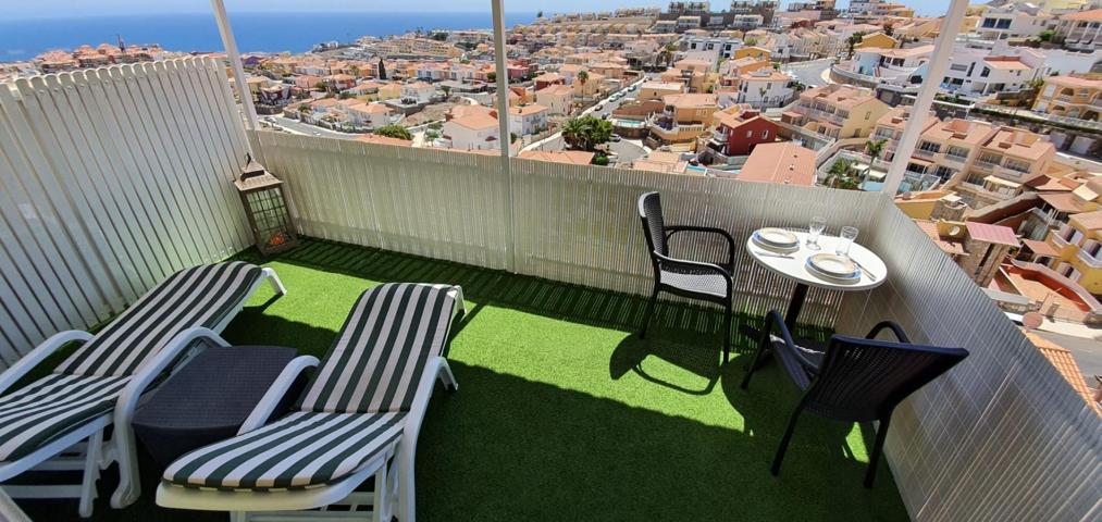 Coqueto apartamento con preciosas vistas al mar y a toda Loma Dos photo 0