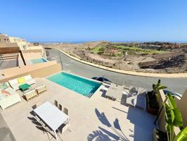 Villa de lujo de 3 dormitorios con piscina y vistas de encanto al mar en Salobre Golf photo 0