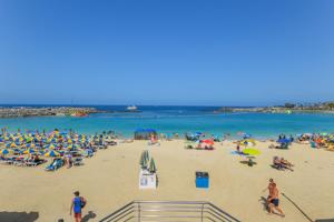 Se traspasa local-bar en playa de Amadores photo 0