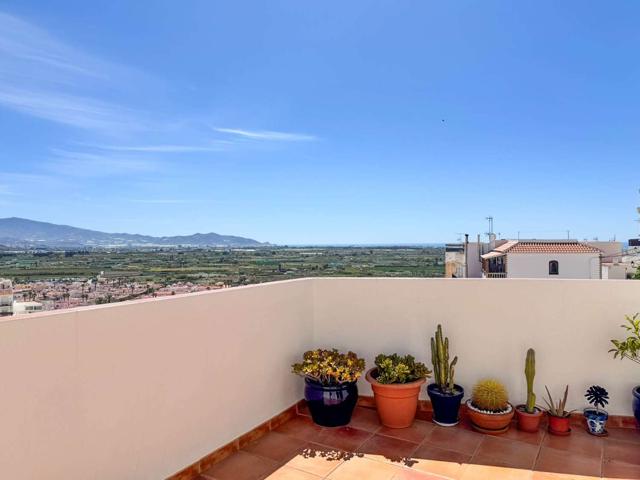 Casa En venta en Calle Cartero Manuel Montilla. , Salobreña (granada), Salobreña photo 0
