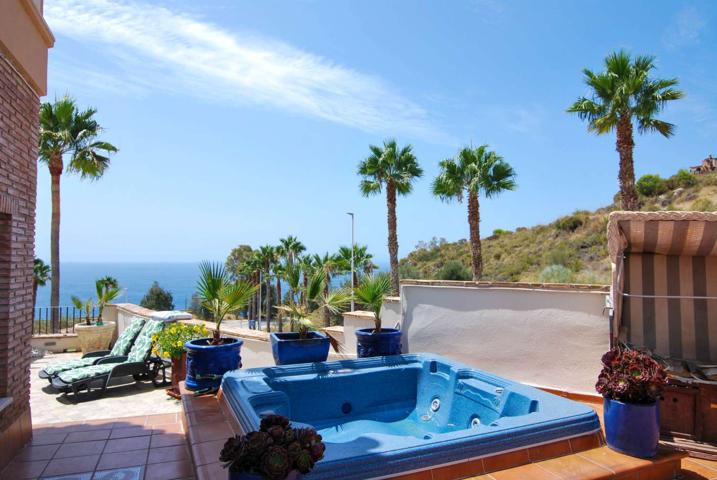 Casa En venta en Urbanización Alminares. 18680, Salobreña (granada), Salobreña photo 0